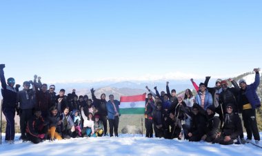 परमाणु डिफेन्स संस्थान देहरादून के छात्रों द्वारा उत्तराखंड गढ़वाल क्षेत्र की सबसे ऊँची चोटी नाग टिब्बा पर लहराया तिरंगा